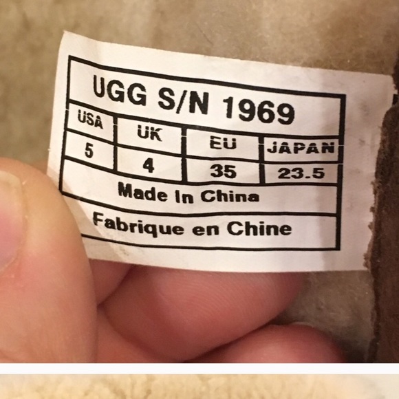 UGG, Kensington Boot - Picture 6 of 6